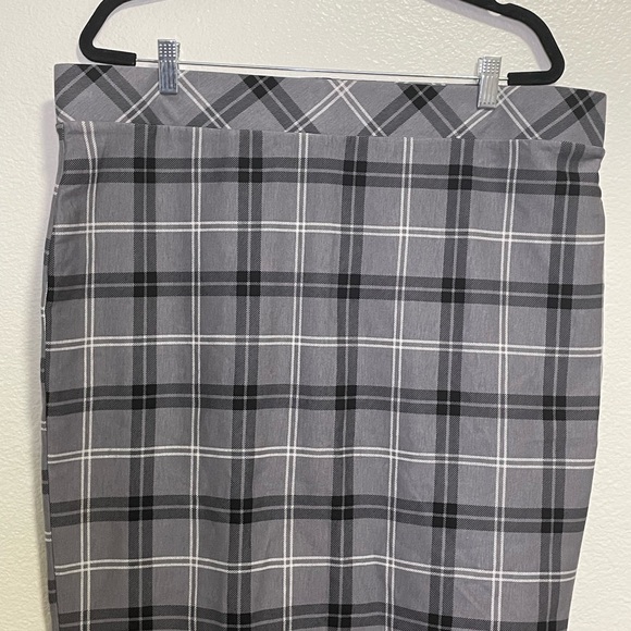 torrid Dresses & Skirts - Torrid Gray and Black Plaid Pencil Skirt